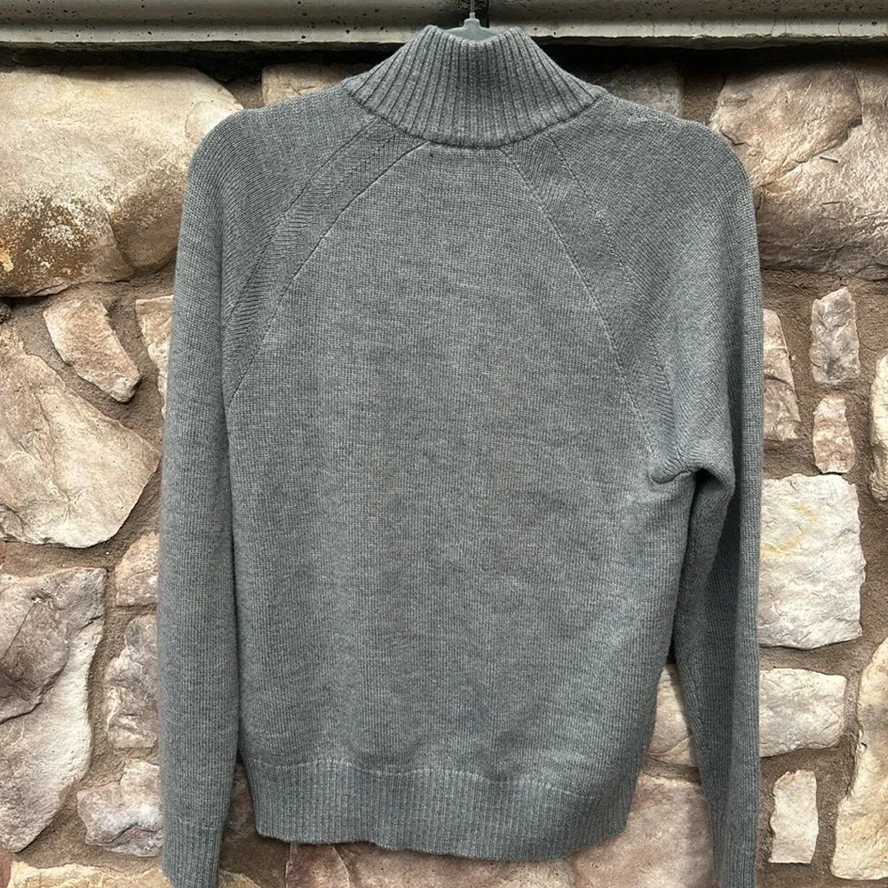 Banana Republic Men’s Sweater Gray Merin  Extra Fine Wool Size Medium